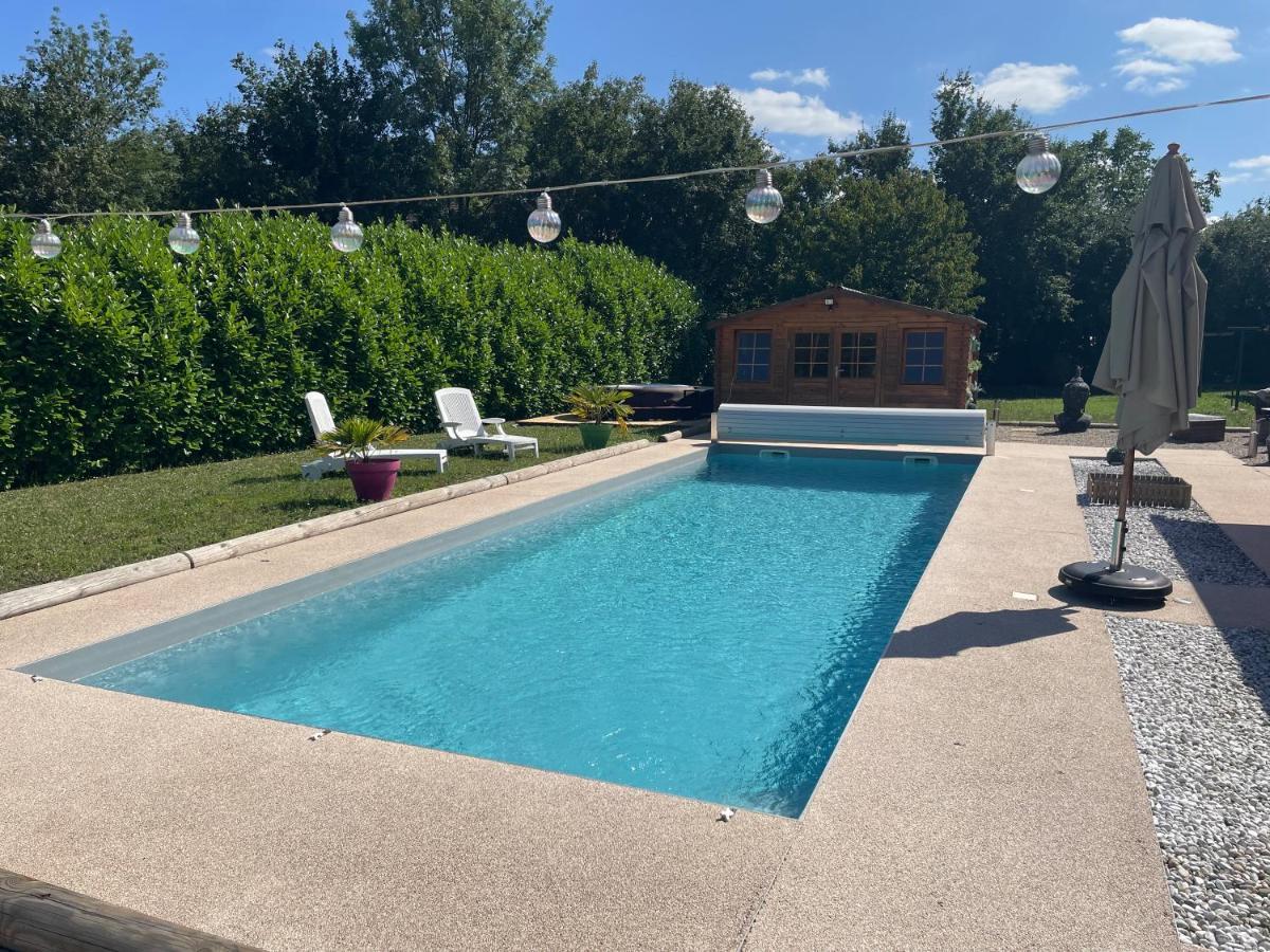 Le Double C Bed & Breakfast Saint-Victor-de-Morestel ภายนอก รูปภาพ