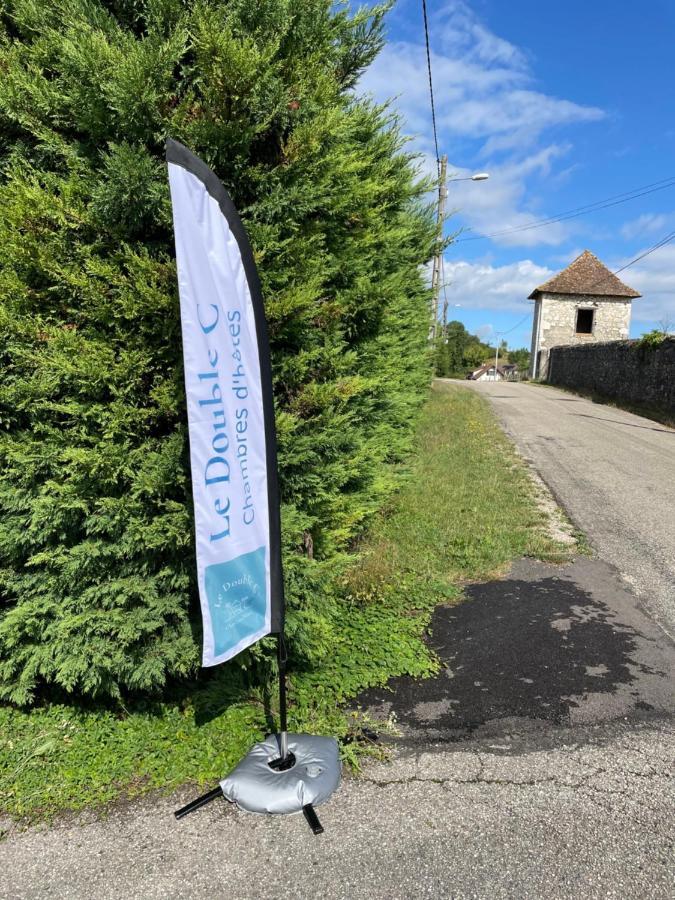 Le Double C Bed & Breakfast Saint-Victor-de-Morestel ภายนอก รูปภาพ