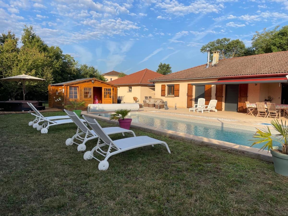 Le Double C Bed & Breakfast Saint-Victor-de-Morestel ภายนอก รูปภาพ