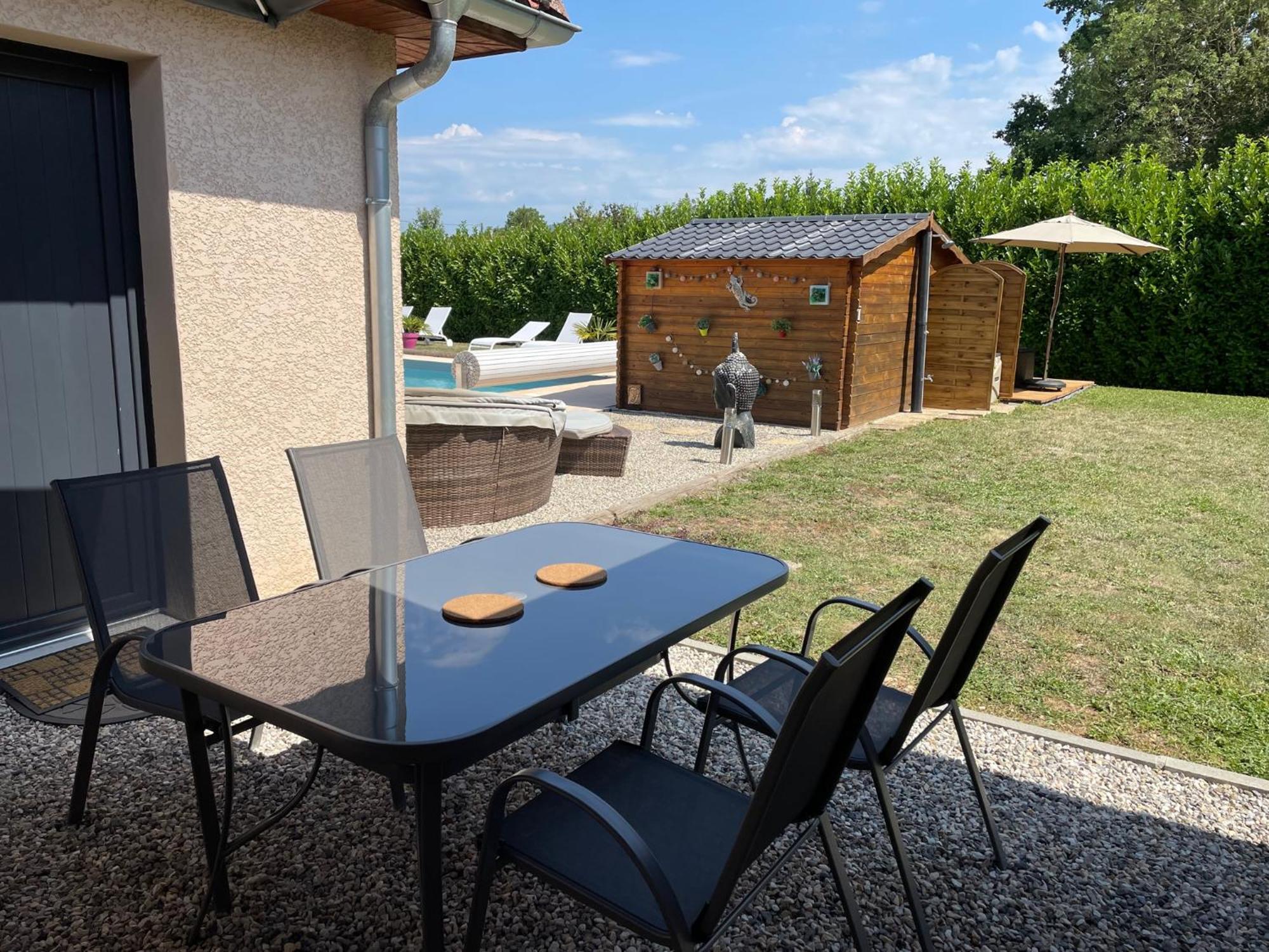 Le Double C Bed & Breakfast Saint-Victor-de-Morestel ภายนอก รูปภาพ